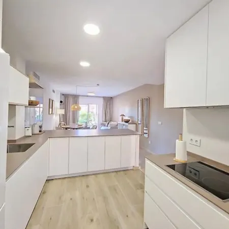 Апартаменты Coastal Retreat-sleeps 5 Sea View Pool & Parking Эстепона
