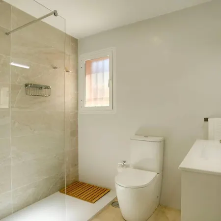 Апартаменты Coastal Retreat-sleeps 5 Sea View Pool & Parking Эстепона