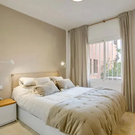 Coastal Retreat-sleeps 5 Sea View Pool & Parking