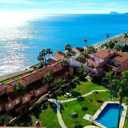 Coastal Retreat-sleeps 5 Sea View Pool & Parking Апартаменты