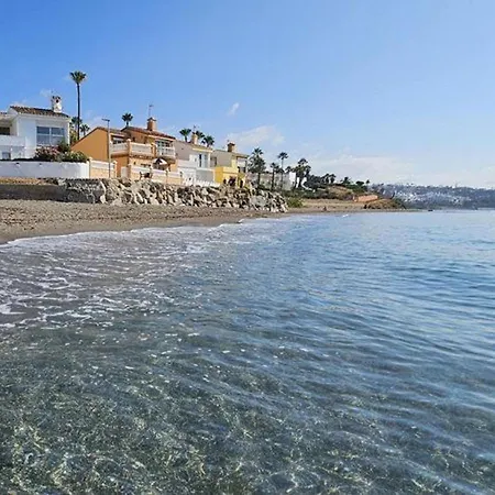 Апартаменты Coastal Retreat-sleeps 5 Sea View Pool & Parking *