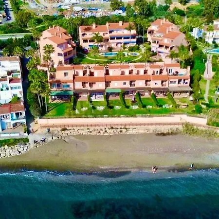 Апартаменты Coastal Retreat-sleeps 5 Sea View Pool & Parking