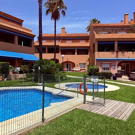 Апартаменты Coastal Retreat-sleeps 5 Sea View Pool & Parking Эстепона