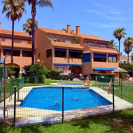 Coastal Retreat-sleeps 5 Sea View Pool & Parking Апартаменты Эстепона